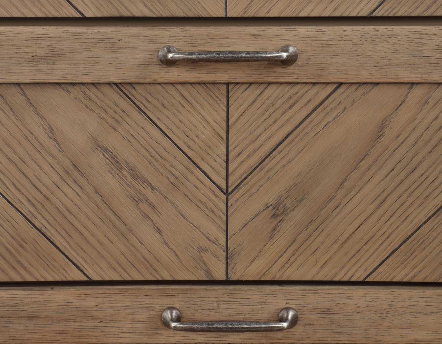 Montana Dresser, Sand